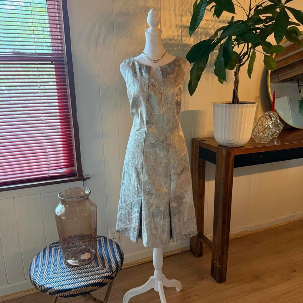 Etcetera Silver Metallic Sleeveless Dress Keyhole Neckline Size 6